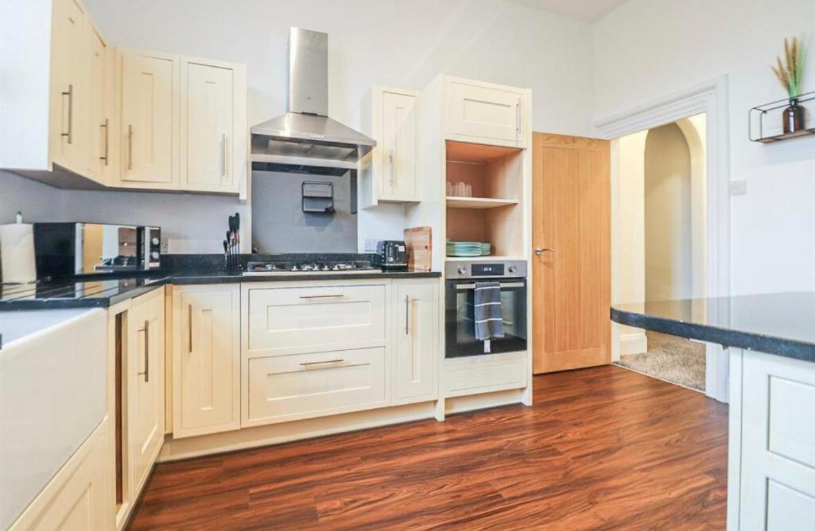 Spacious Victorian Birkdale Apartment With Garden 绍斯波特 外观 照片